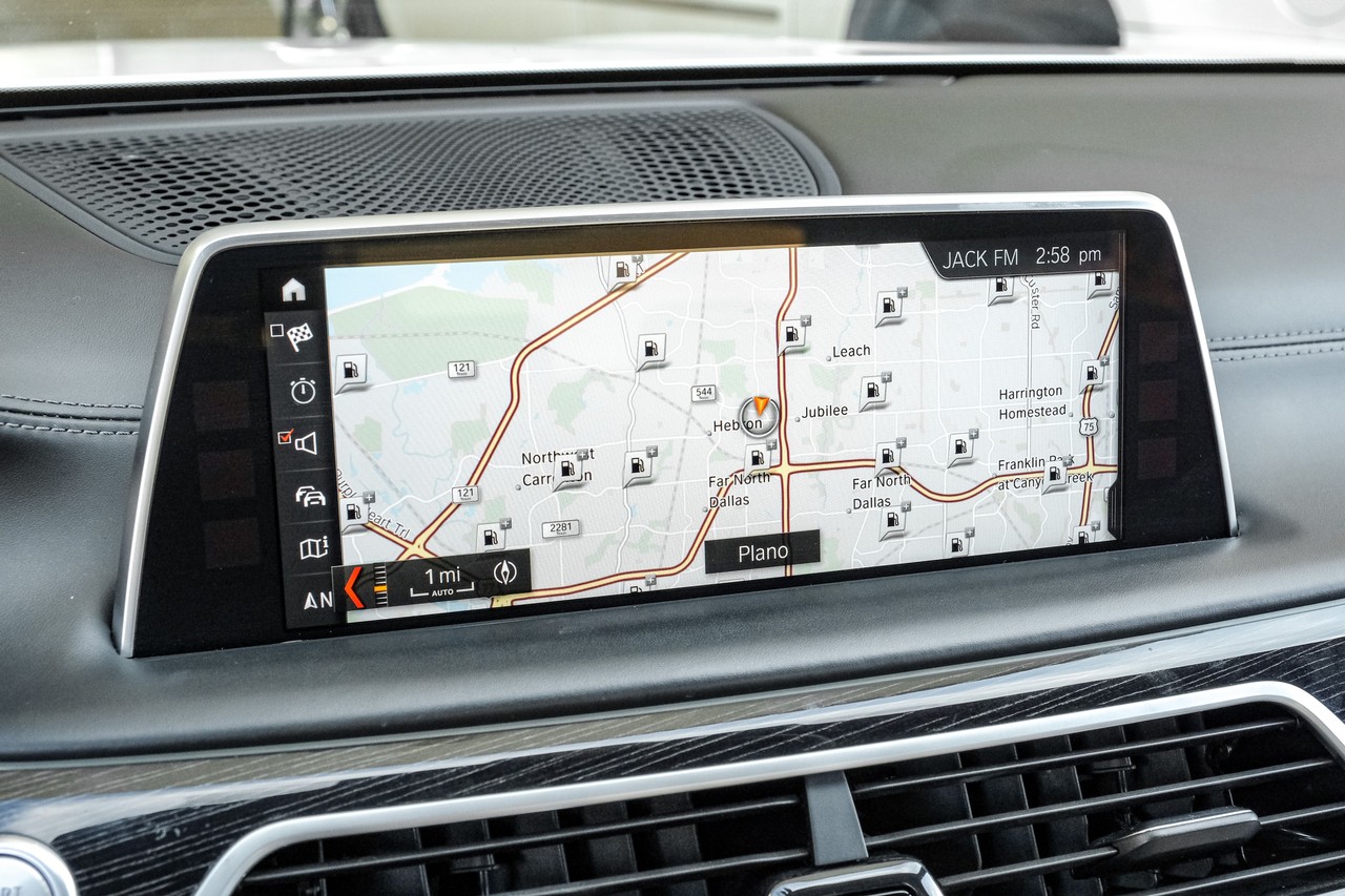 BMW 7 Series Vehicle Main Gallery Image 23