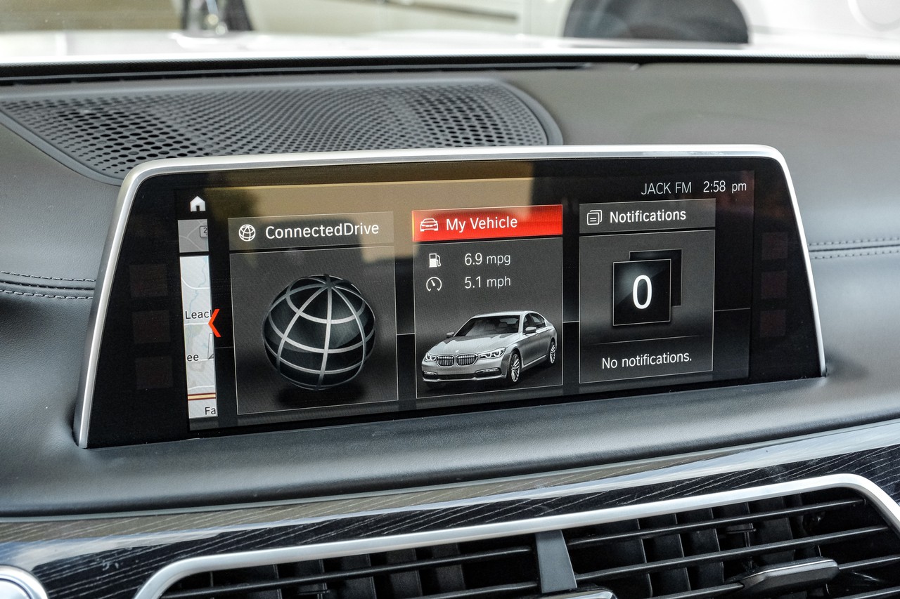 BMW 7 Series Vehicle Main Gallery Image 32