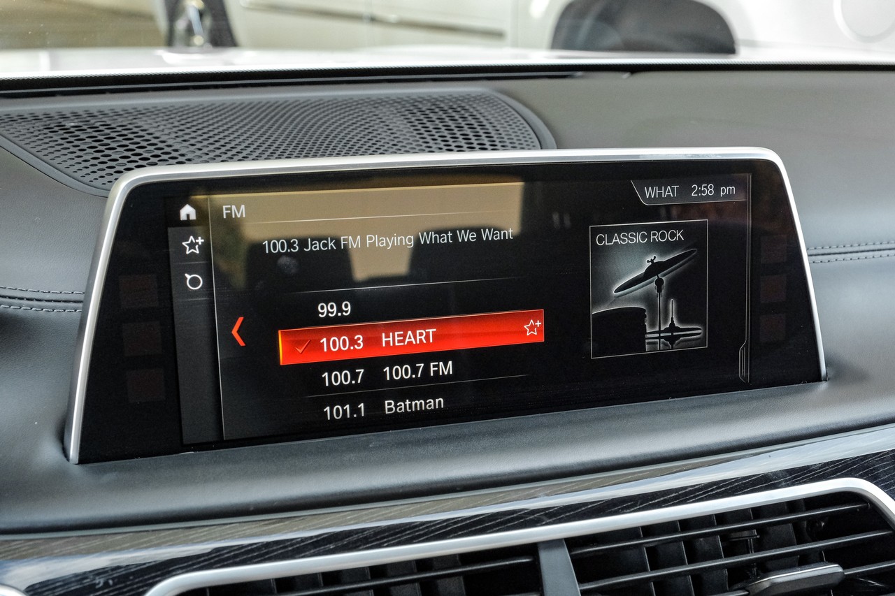 BMW 7 Series Vehicle Main Gallery Image 33