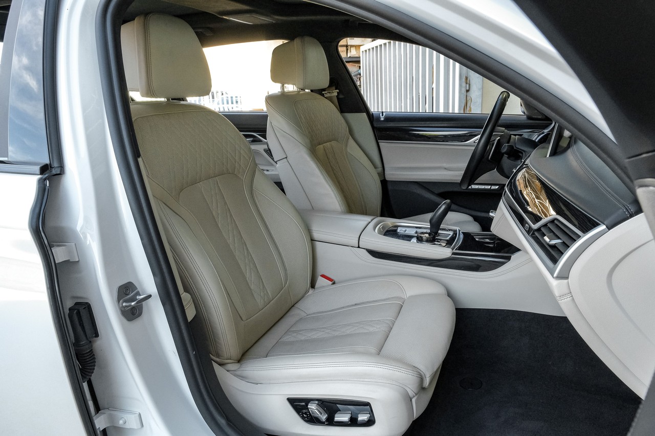 BMW 7 Series Vehicle Main Gallery Image 39