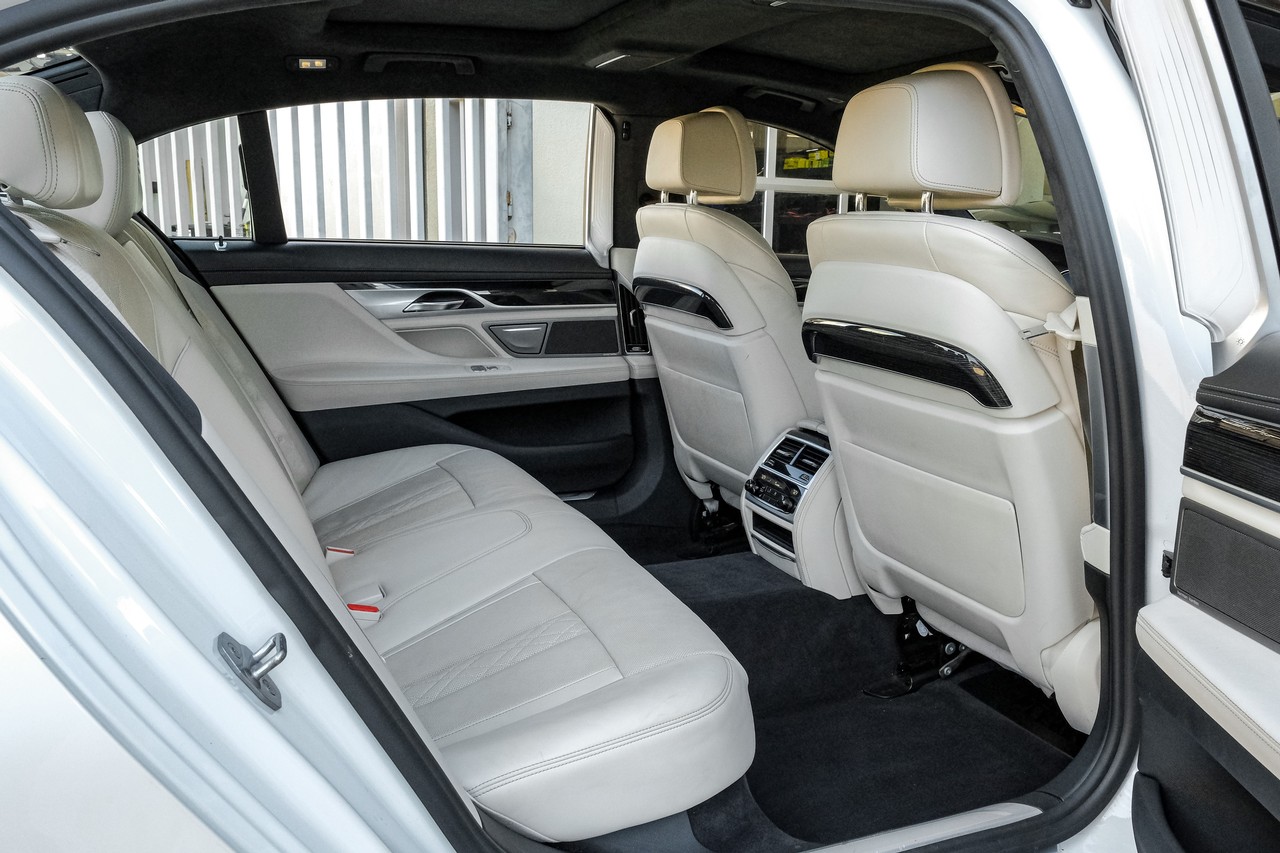BMW 7 Series Vehicle Main Gallery Image 41