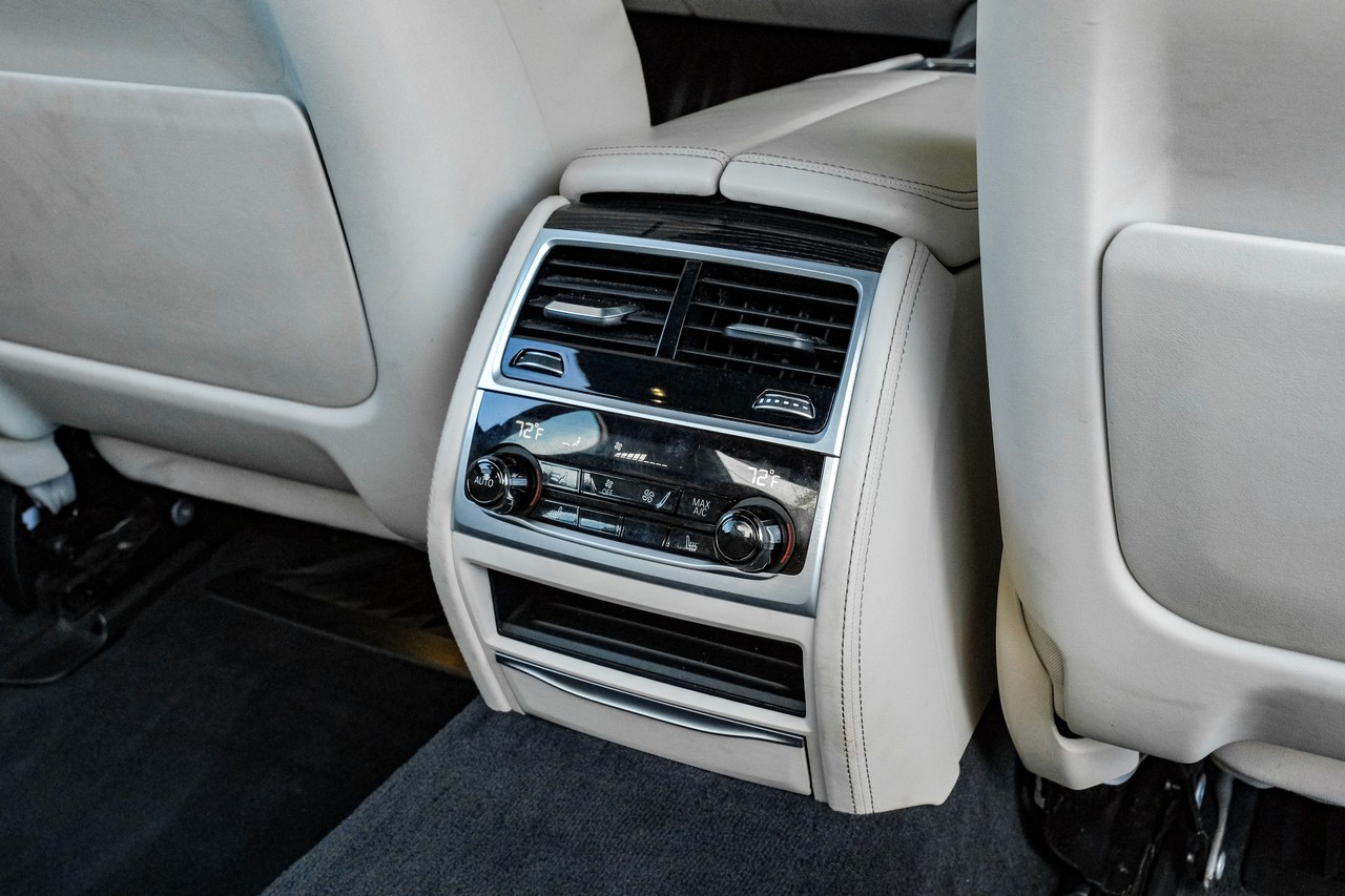 BMW 7 Series Vehicle Main Gallery Image 42