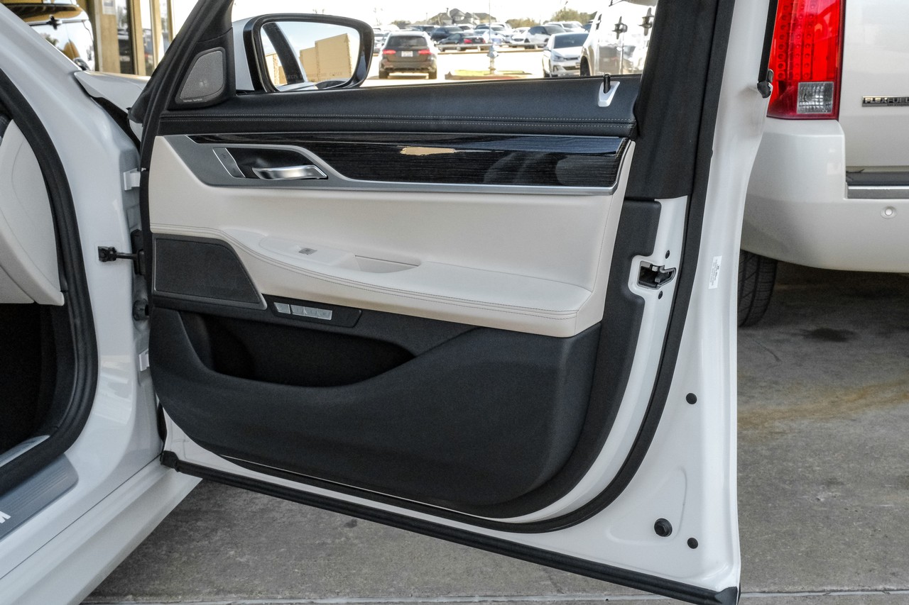BMW 7 Series Vehicle Main Gallery Image 49