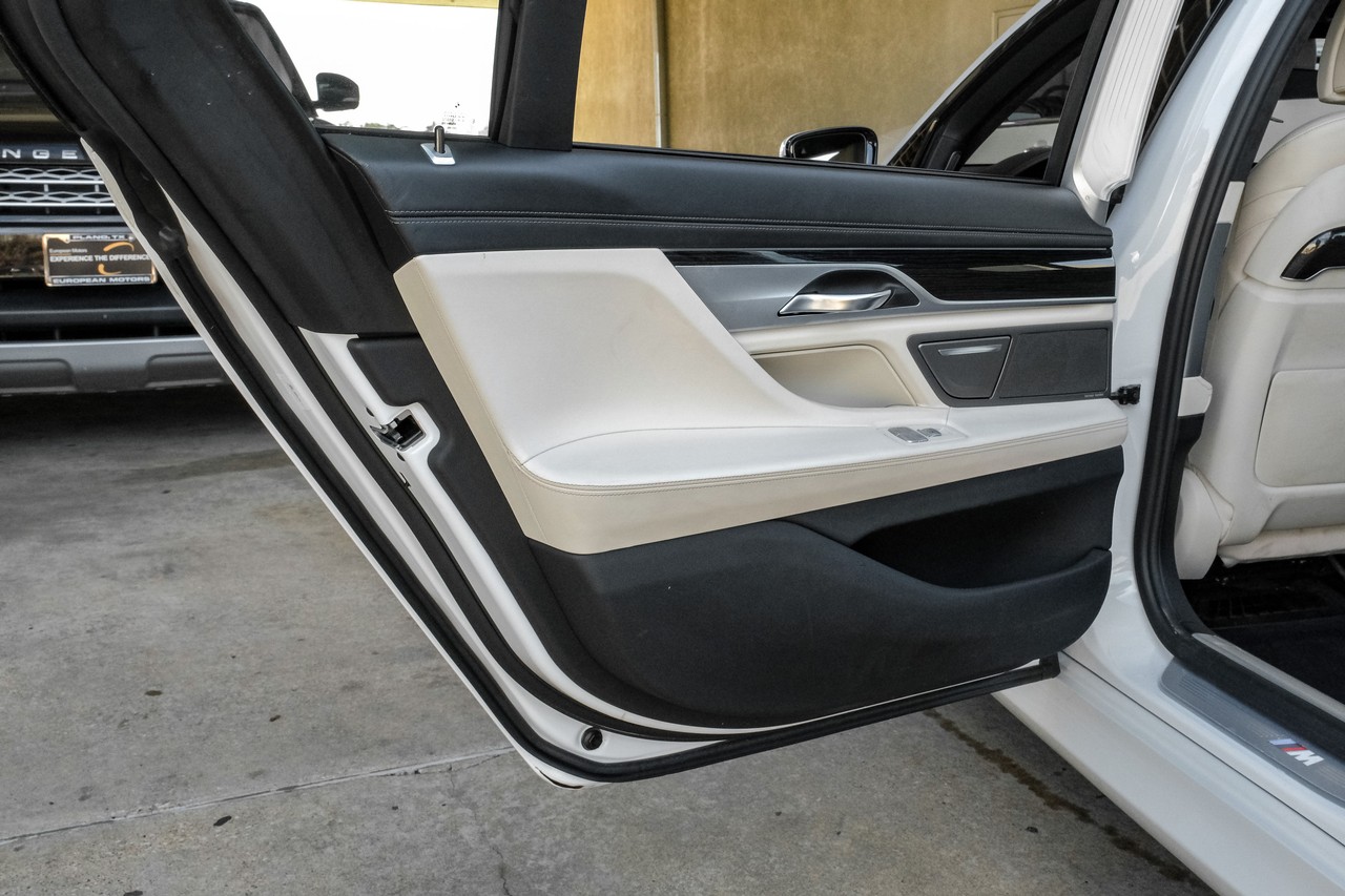 BMW 7 Series Vehicle Main Gallery Image 50