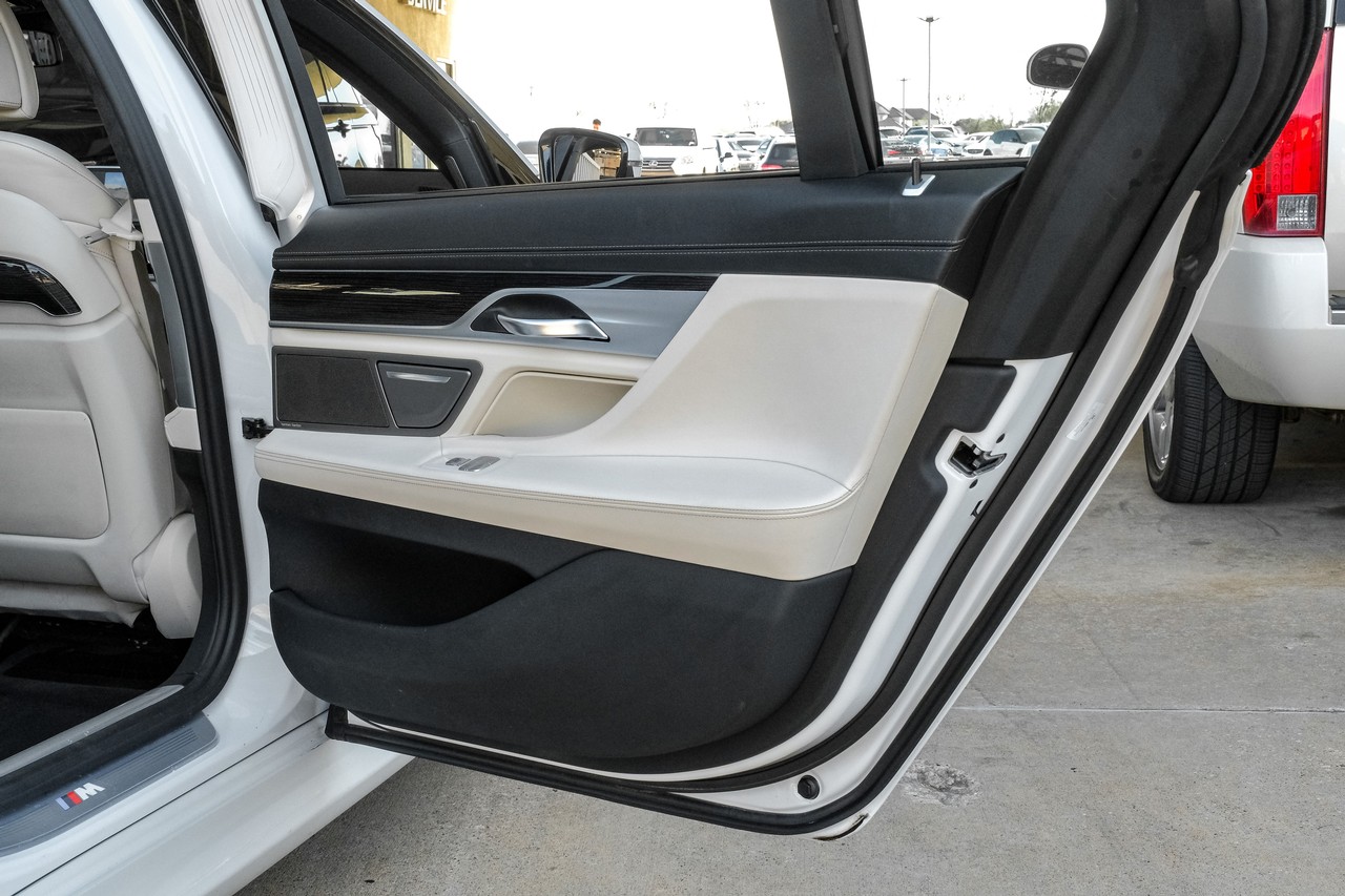 BMW 7 Series Vehicle Main Gallery Image 51