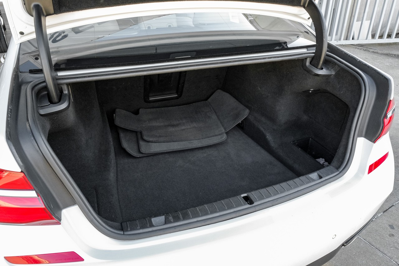 BMW 7 Series Vehicle Main Gallery Image 54