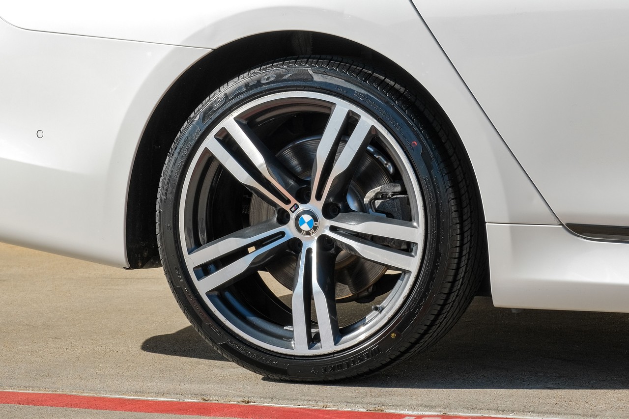 BMW 7 Series Vehicle Main Gallery Image 56