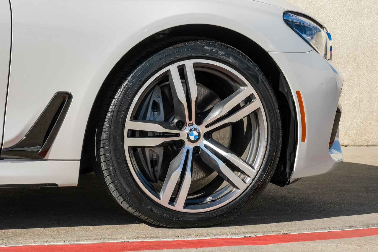 BMW 7 Series Vehicle Main Gallery Image 57