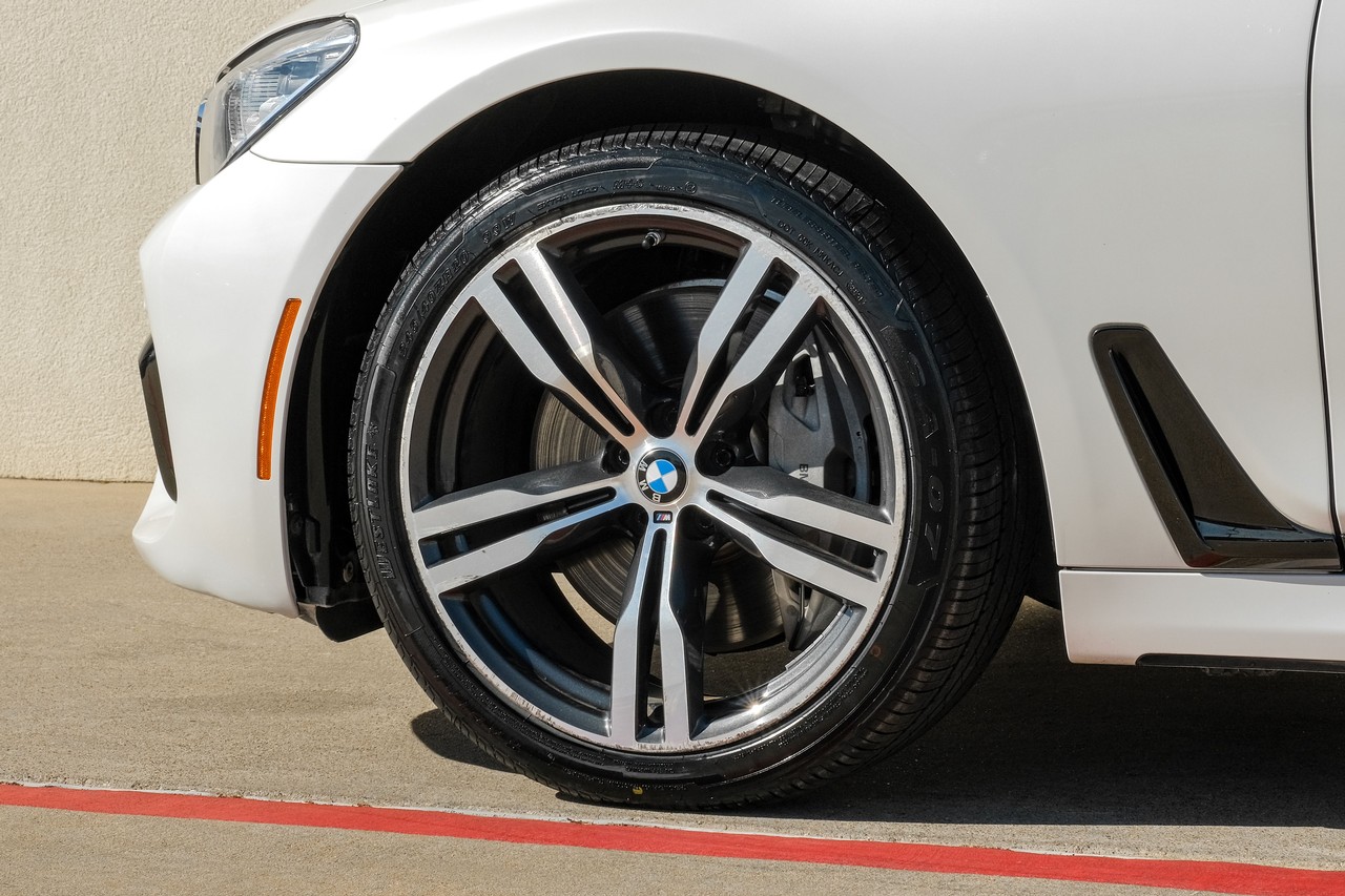 BMW 7 Series Vehicle Main Gallery Image 58