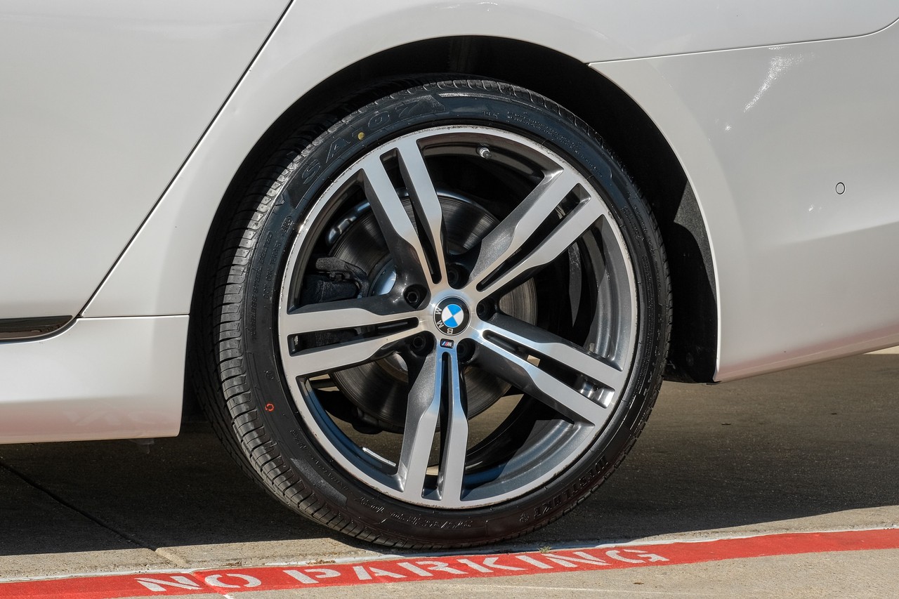 BMW 7 Series Vehicle Main Gallery Image 59