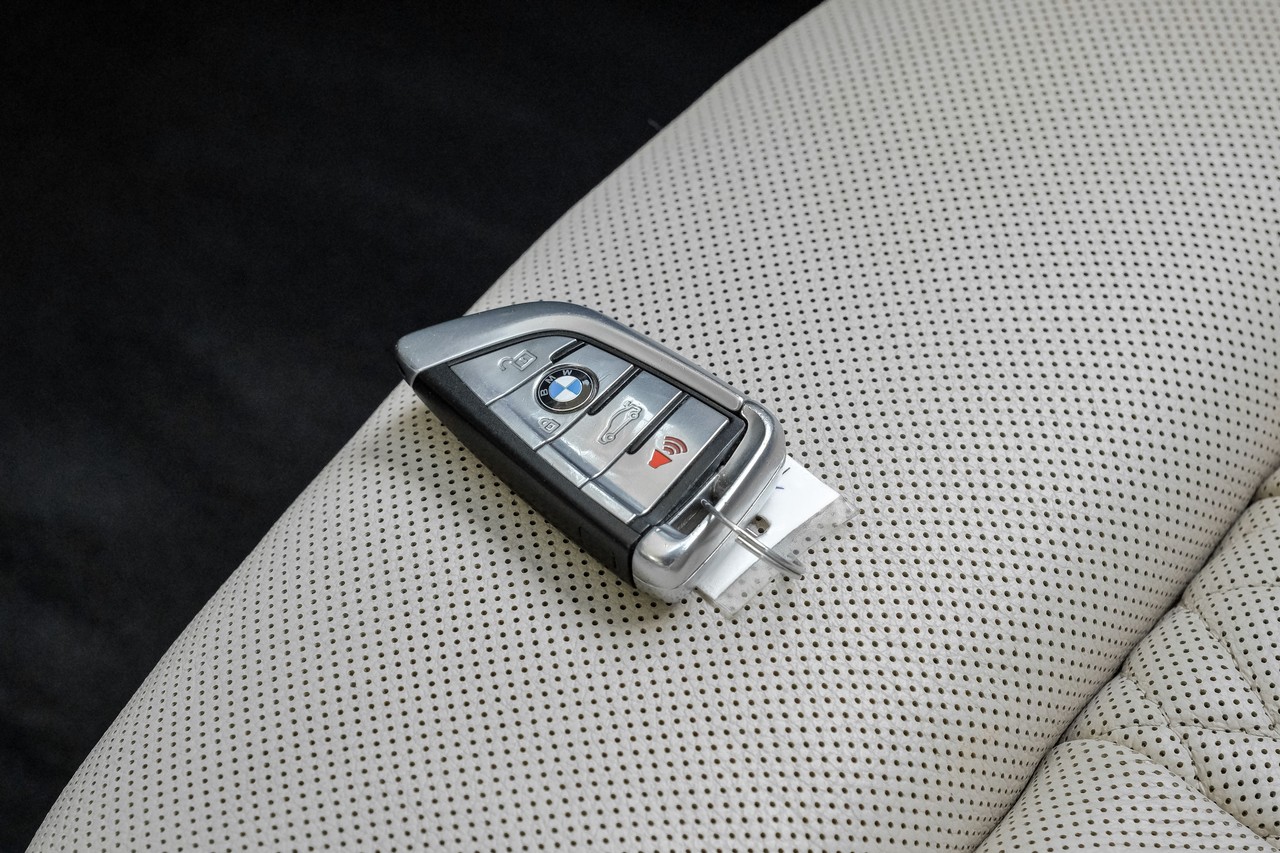 BMW 7 Series Vehicle Main Gallery Image 60