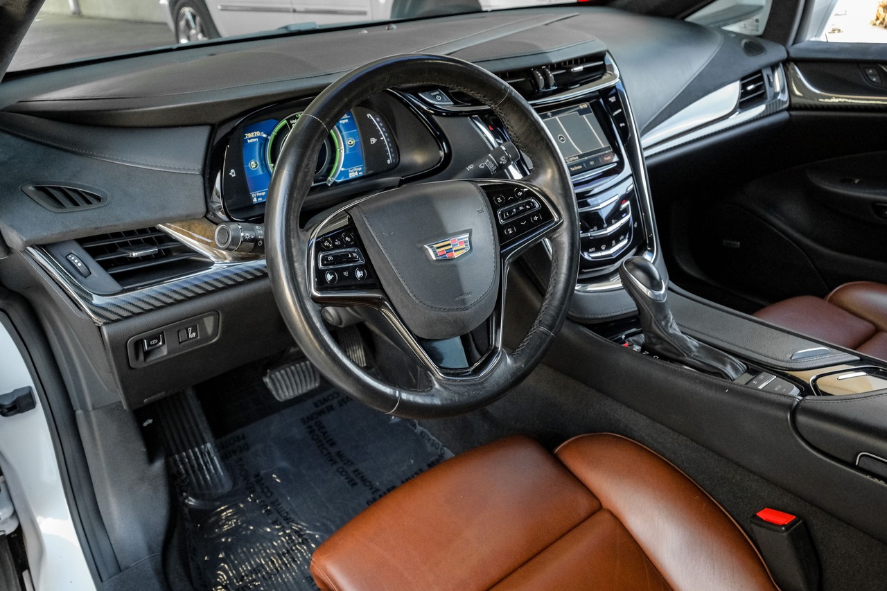 Cadillac ELR Vehicle Main Gallery Image 03