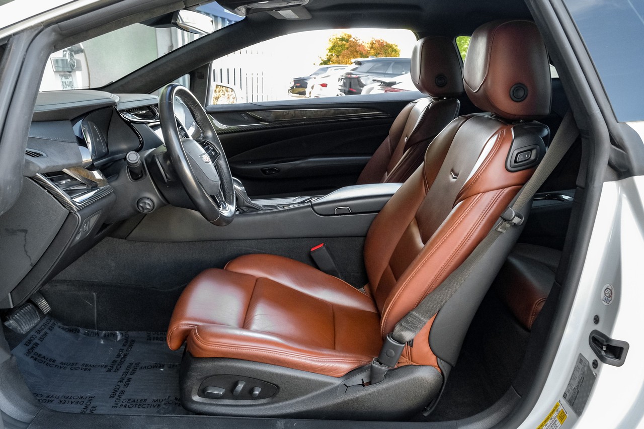 Cadillac ELR Vehicle Main Gallery Image 04