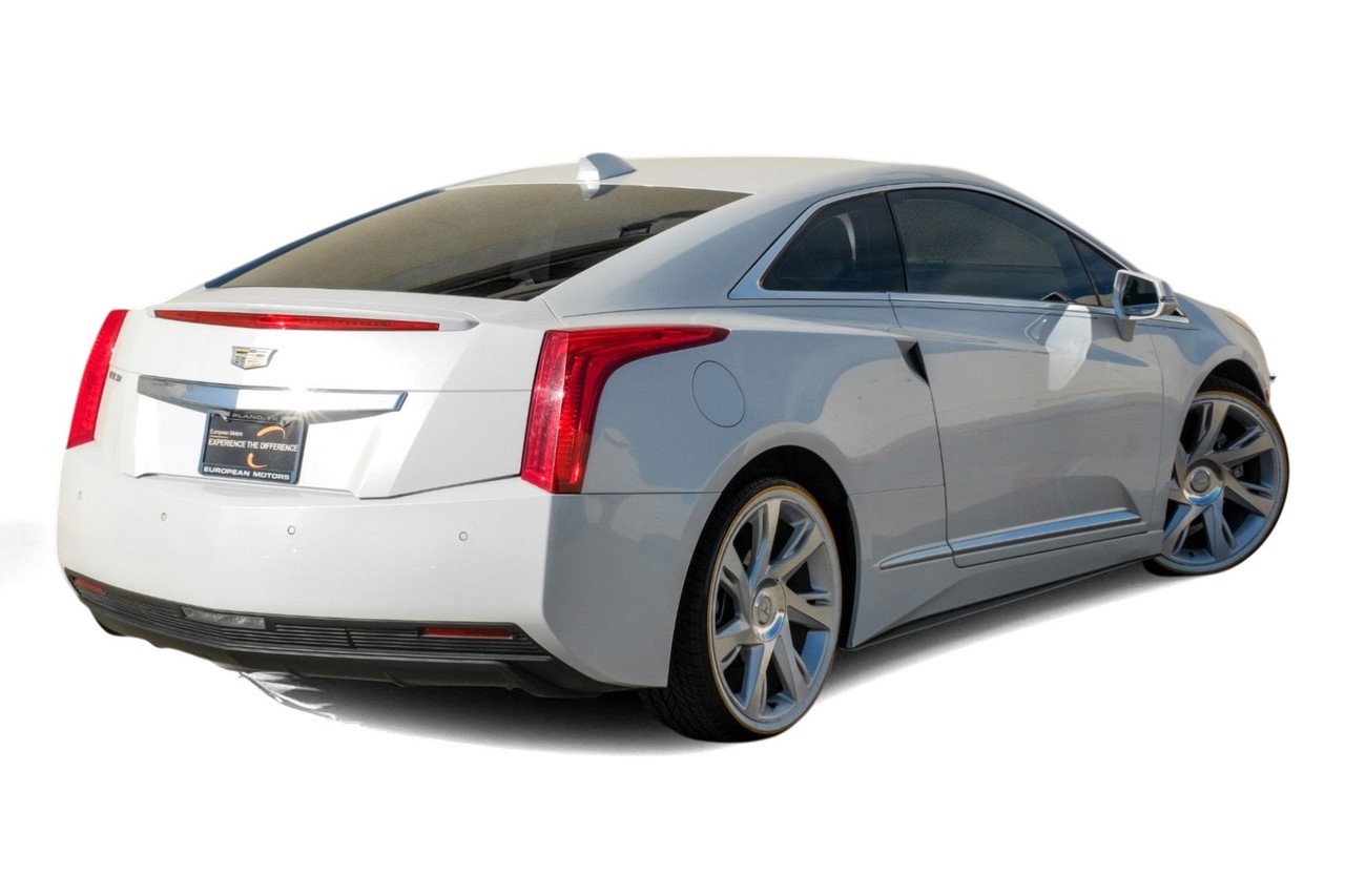 Cadillac ELR Vehicle Main Gallery Image 08