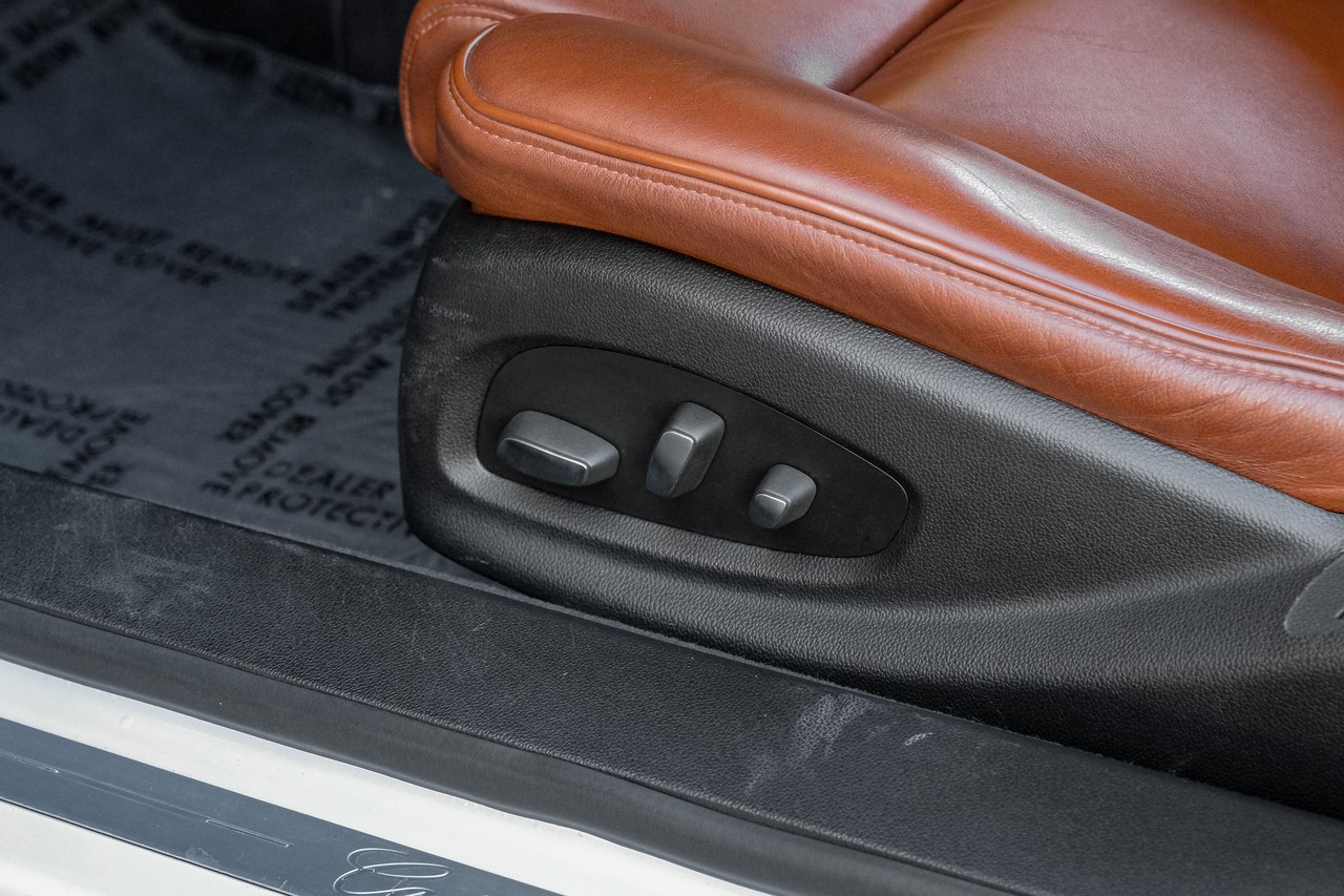 Cadillac ELR Vehicle Main Gallery Image 35