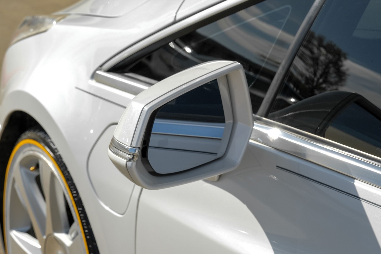 Cadillac ELR Vehicle Main Gallery Image 42