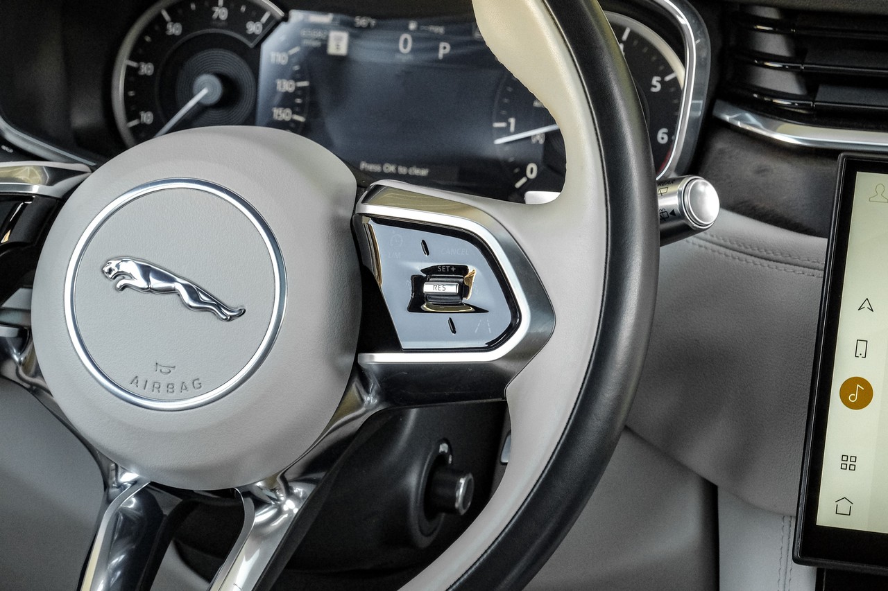 Jaguar F-PACE Vehicle Main Gallery Image 19