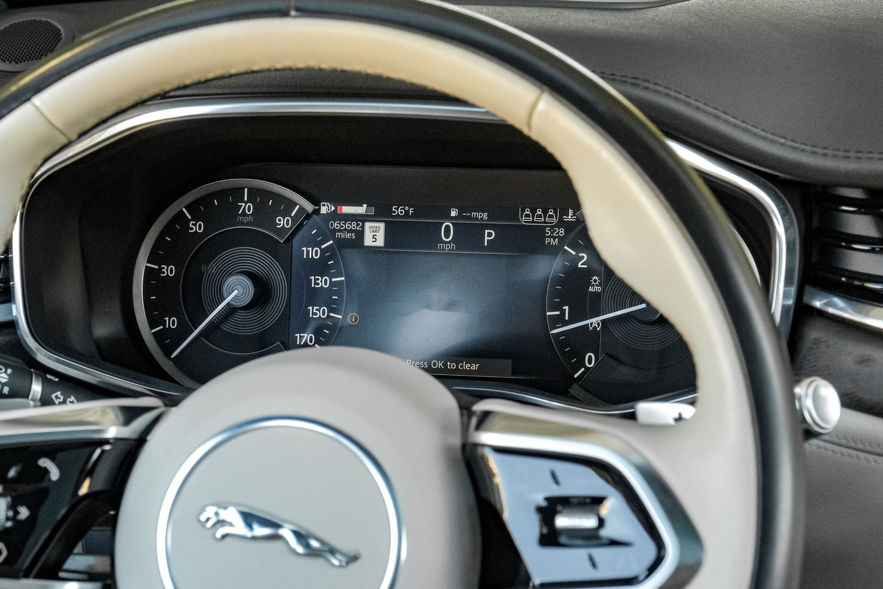 Jaguar F-PACE Vehicle Main Gallery Image 20