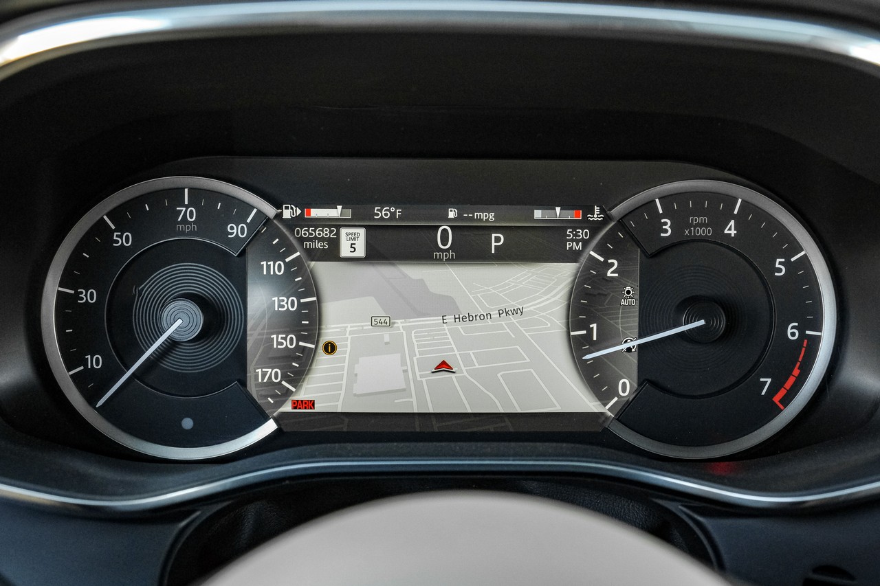 Jaguar F-PACE Vehicle Main Gallery Image 21