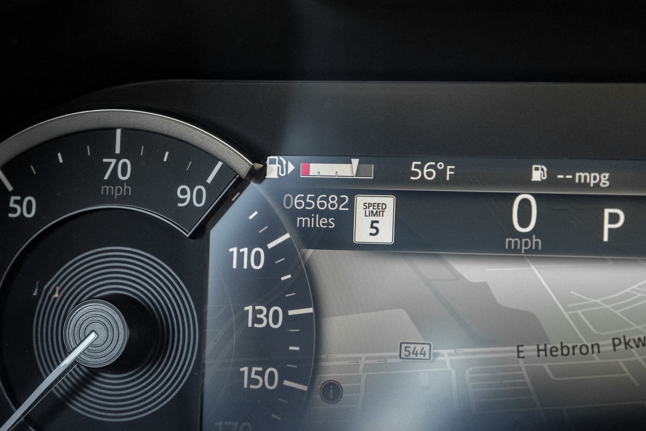 Jaguar F-PACE Vehicle Main Gallery Image 22