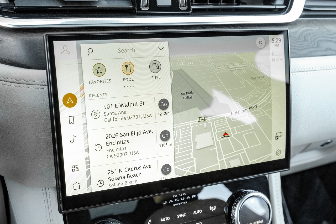 Jaguar F-PACE Vehicle Main Gallery Image 24