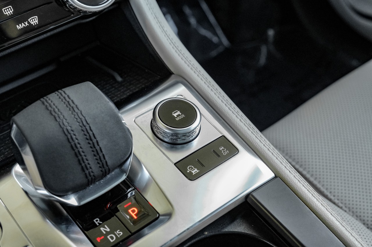 Jaguar F-PACE Vehicle Main Gallery Image 29