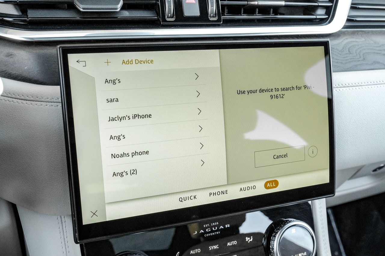 Jaguar F-PACE Vehicle Main Gallery Image 34