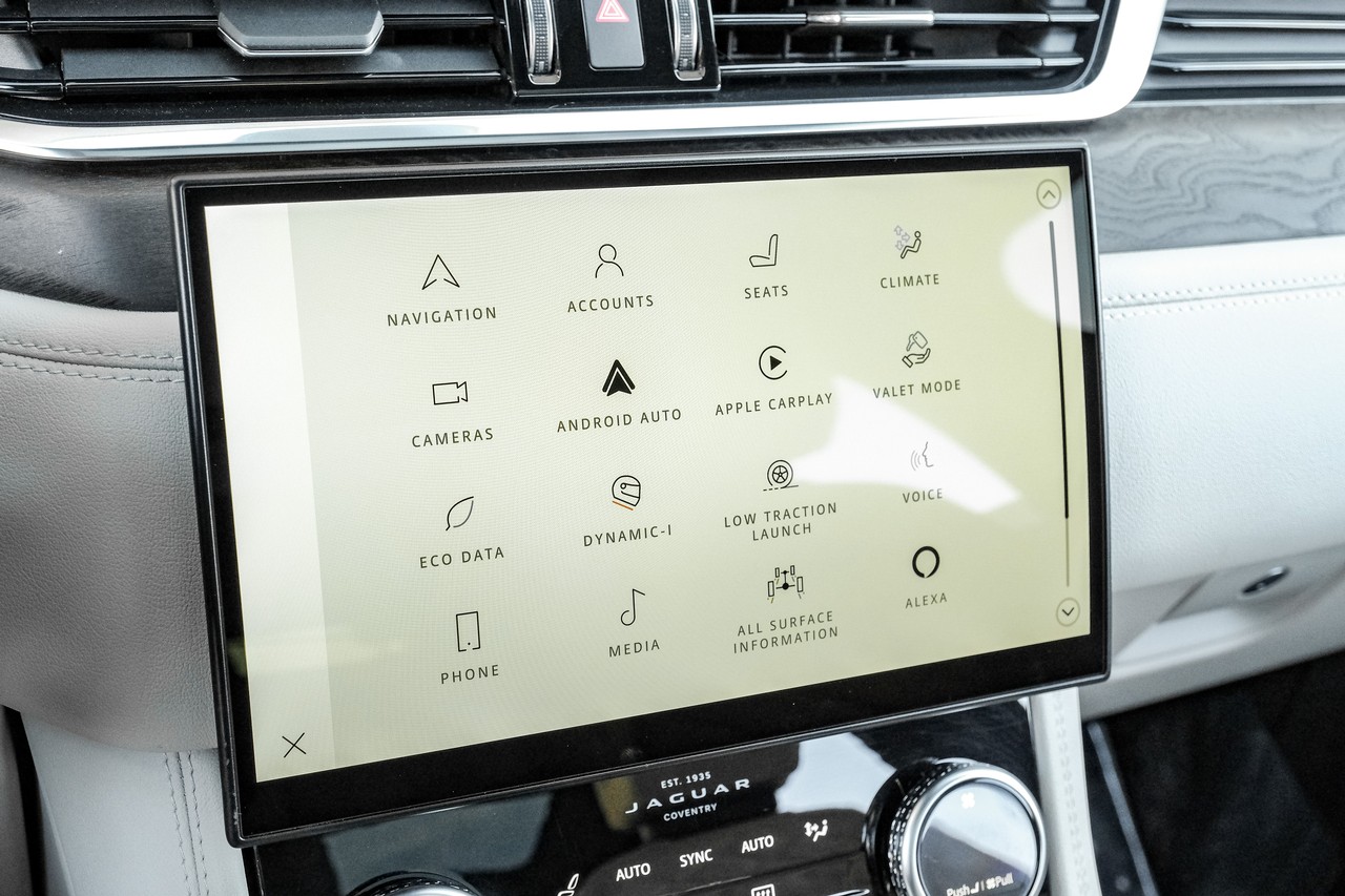 Jaguar F-PACE Vehicle Main Gallery Image 36