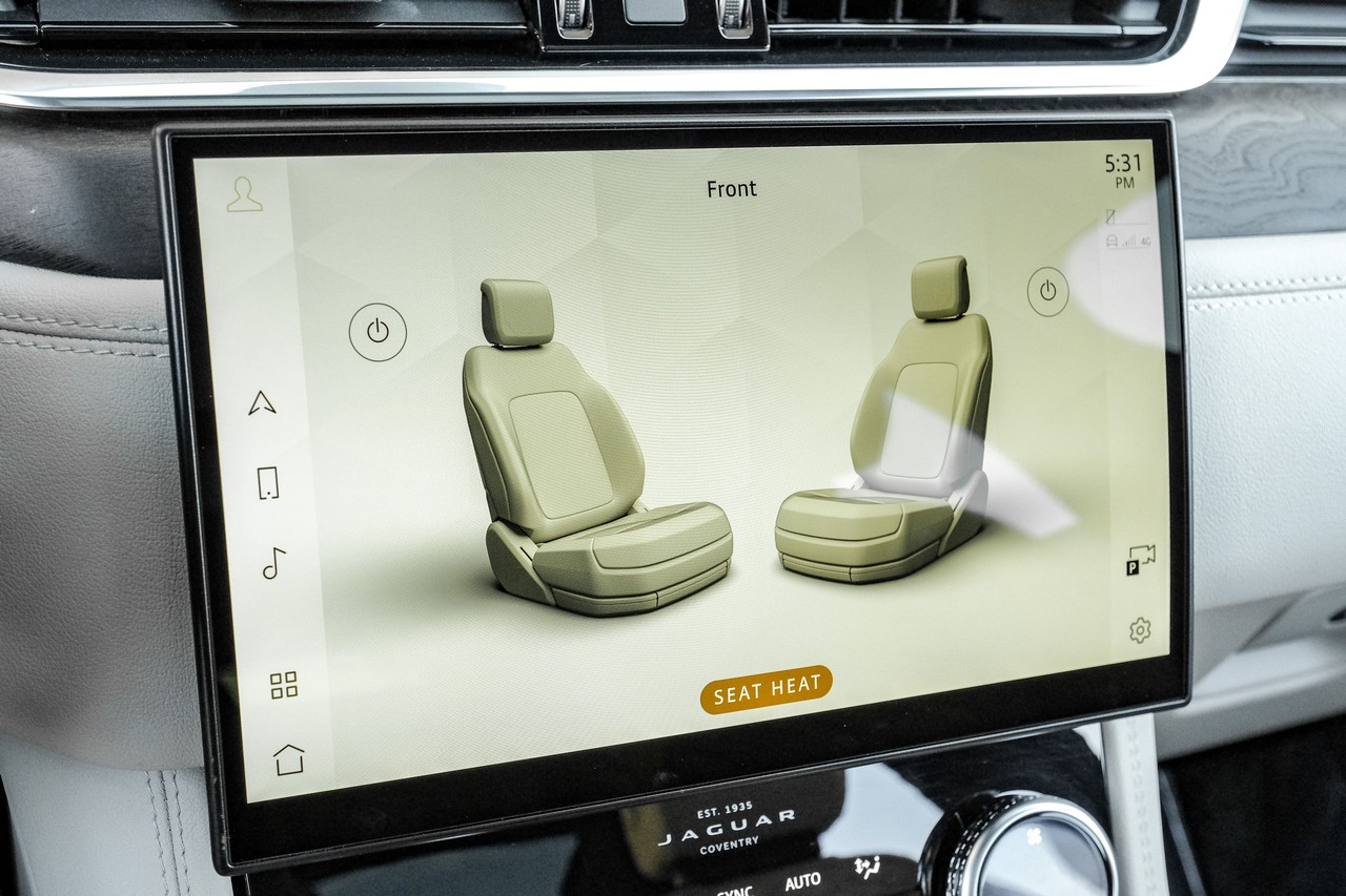 Jaguar F-PACE Vehicle Main Gallery Image 37