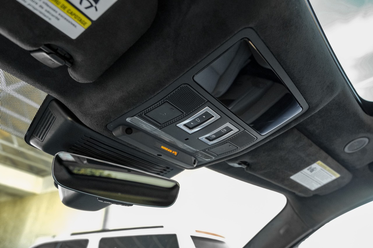 Jaguar F-PACE Vehicle Main Gallery Image 38