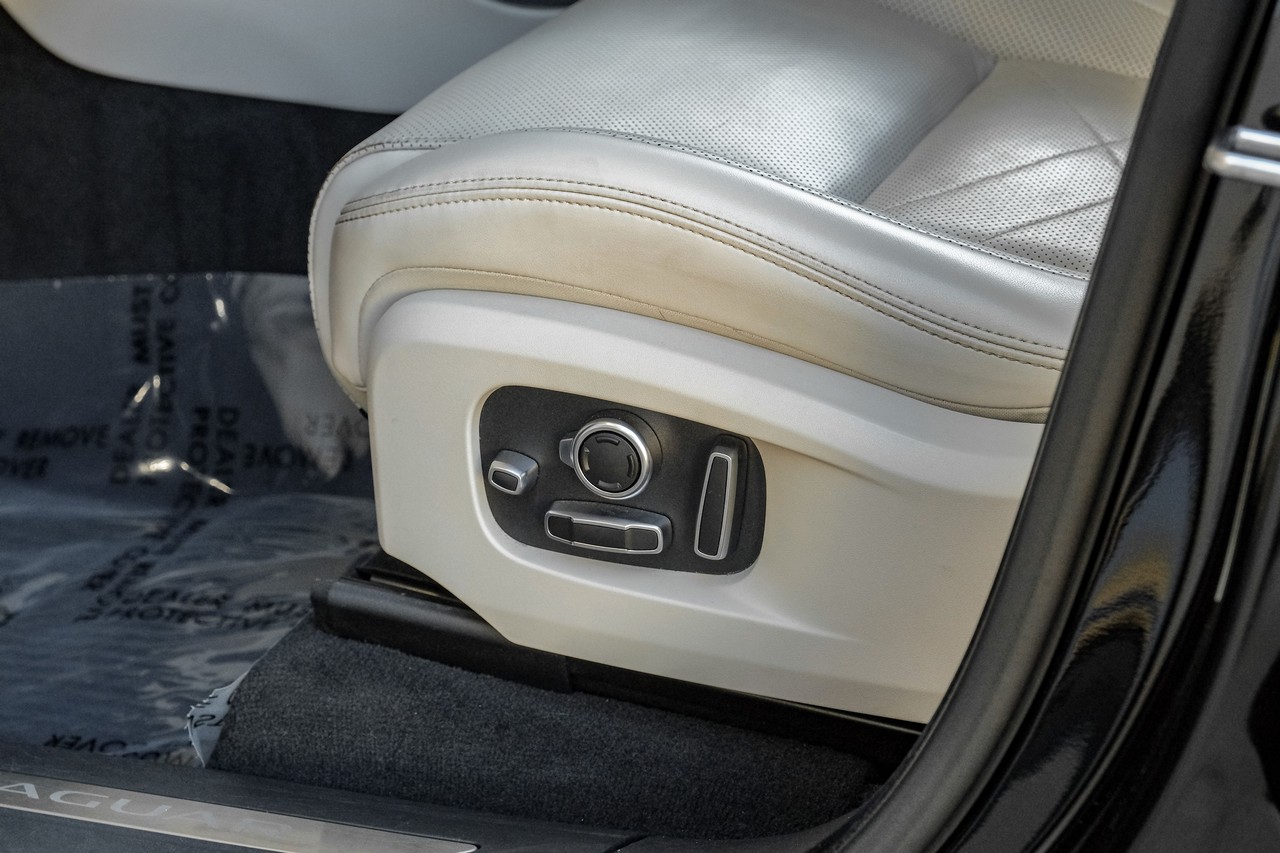 Jaguar F-PACE Vehicle Main Gallery Image 40