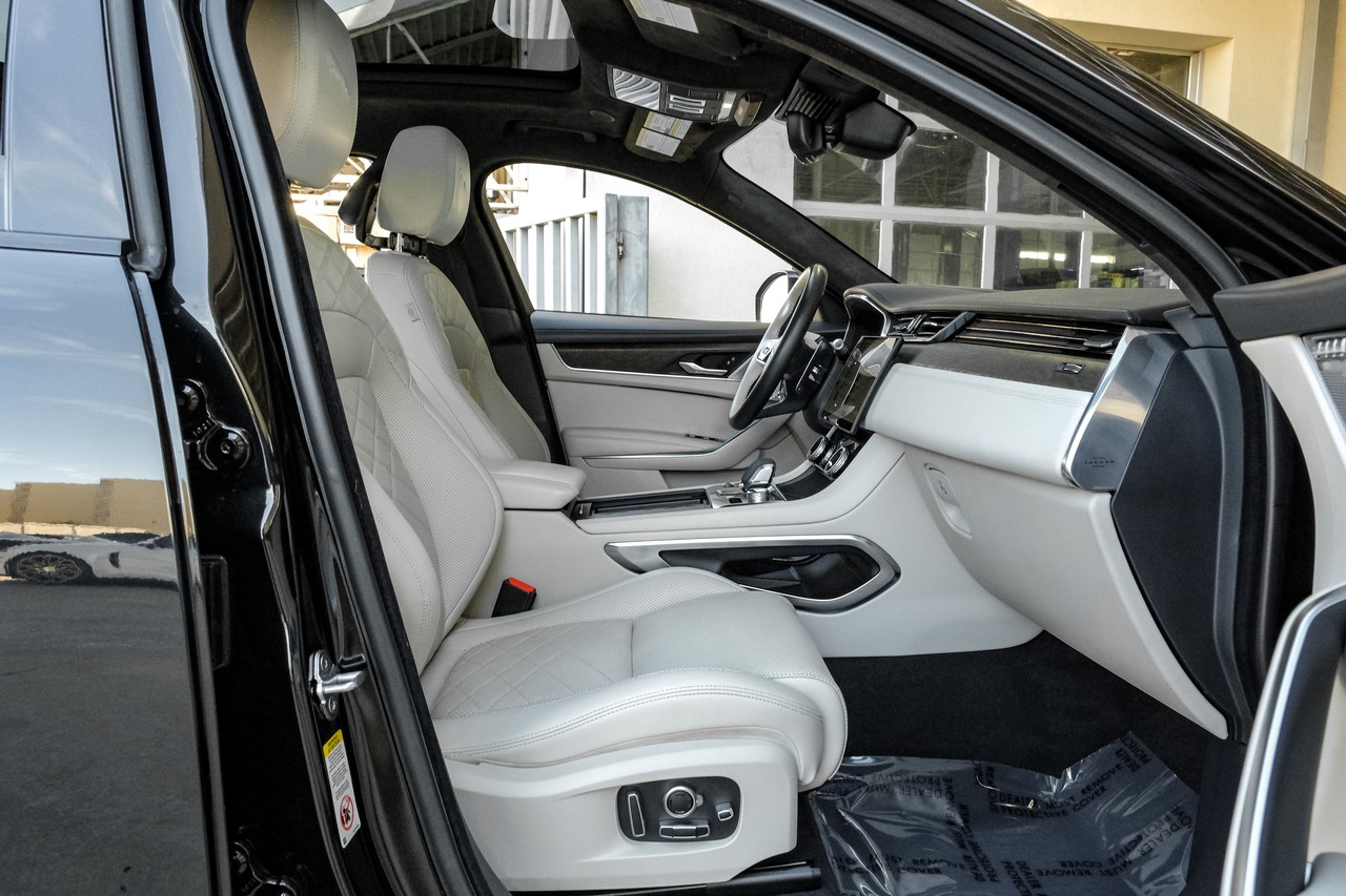 Jaguar F-PACE Vehicle Main Gallery Image 42