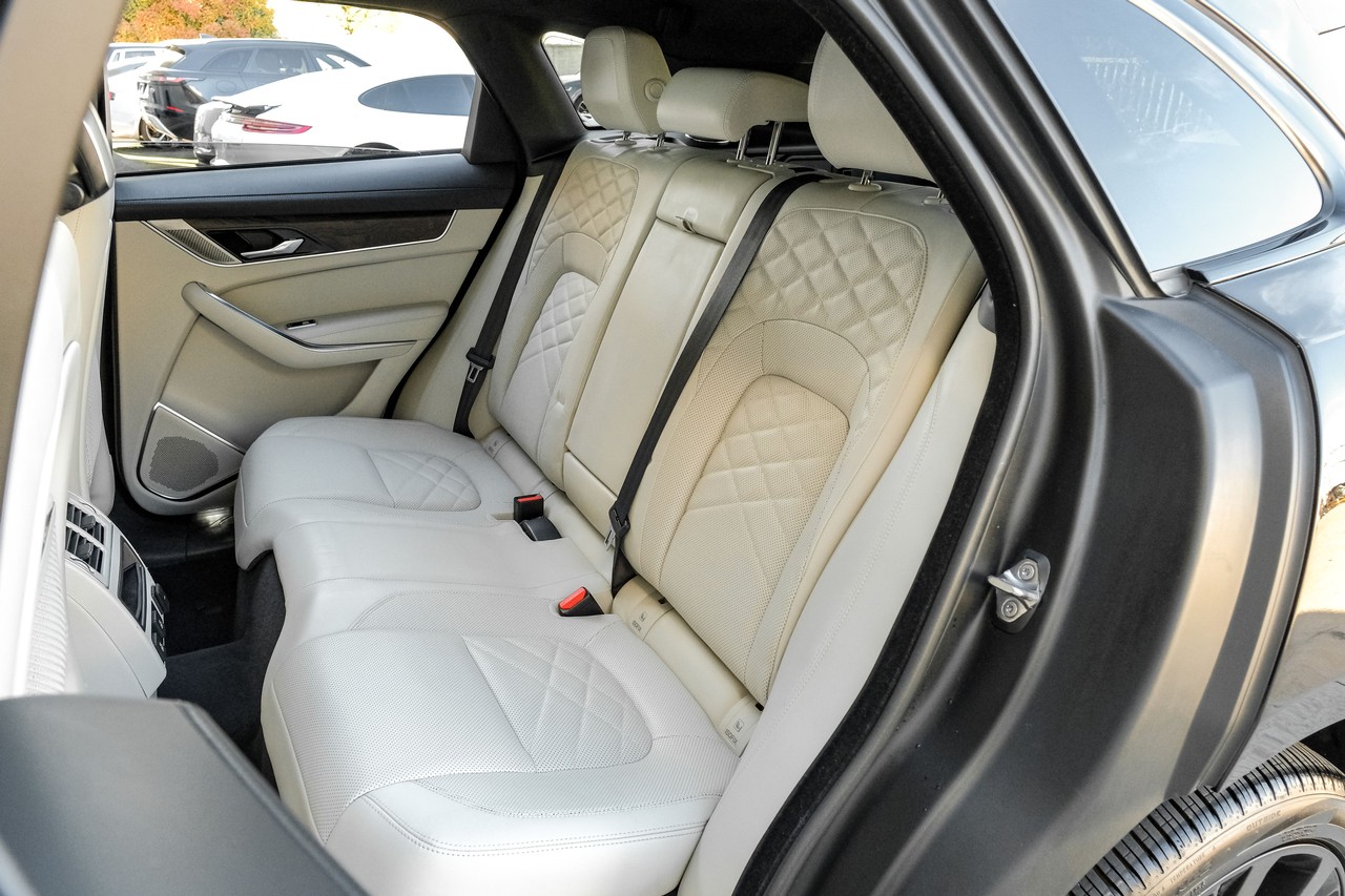 Jaguar F-PACE Vehicle Main Gallery Image 46