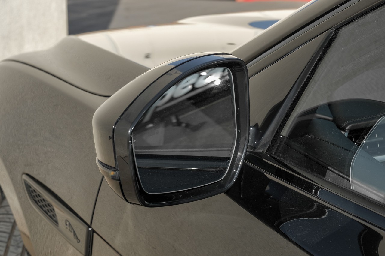 Jaguar F-PACE Vehicle Main Gallery Image 48