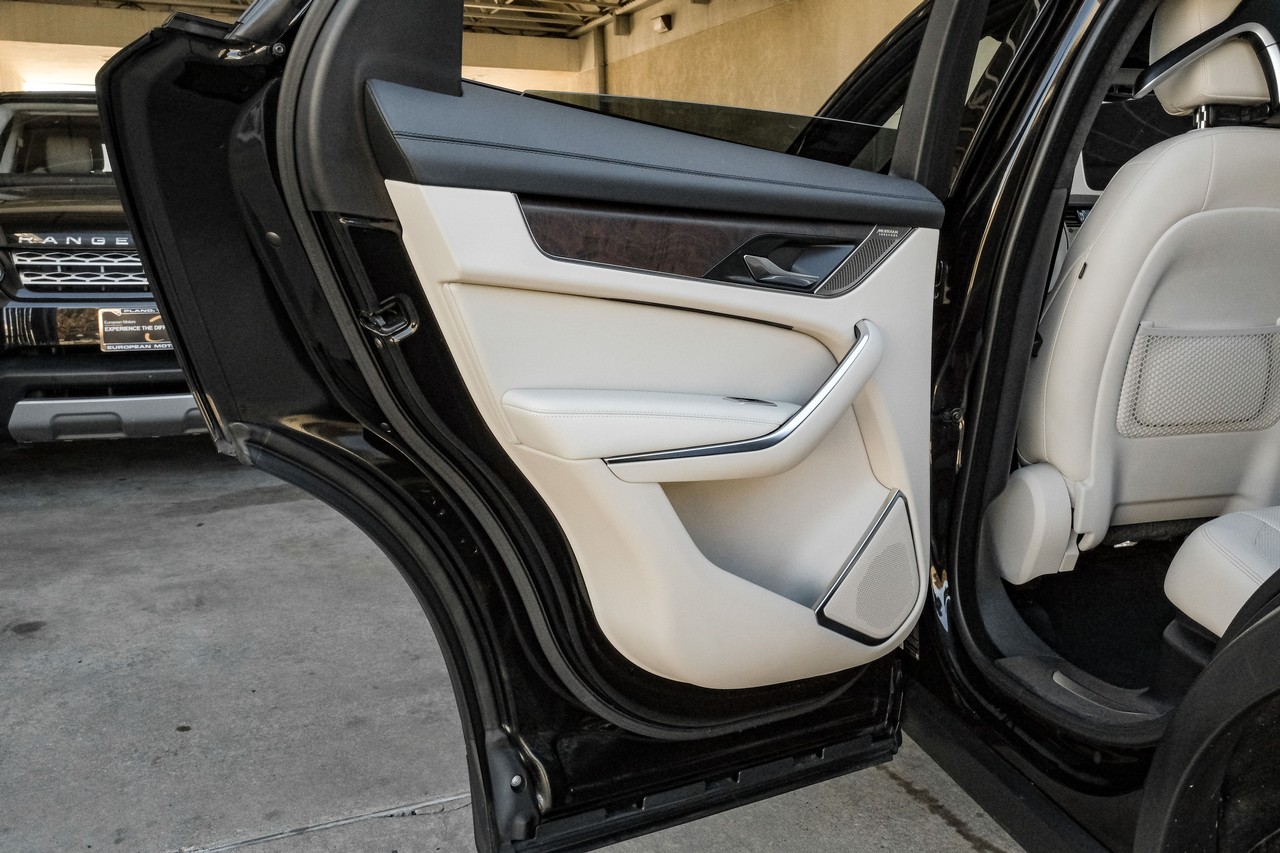 Jaguar F-PACE Vehicle Main Gallery Image 52