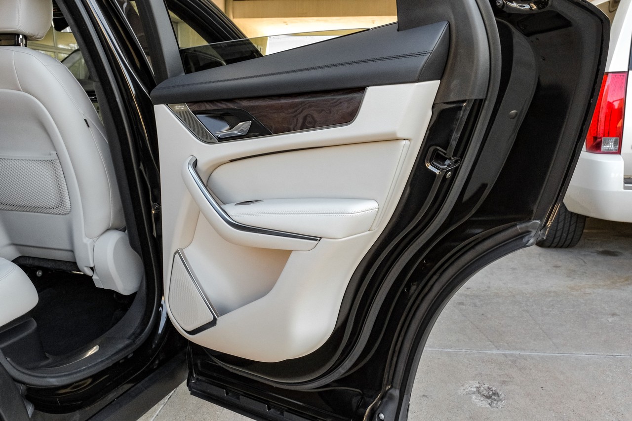 Jaguar F-PACE Vehicle Main Gallery Image 53