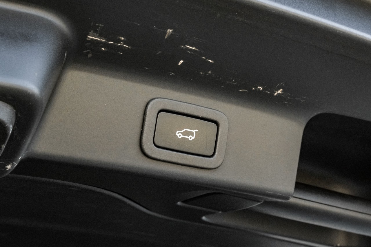 Jaguar F-PACE Vehicle Main Gallery Image 58