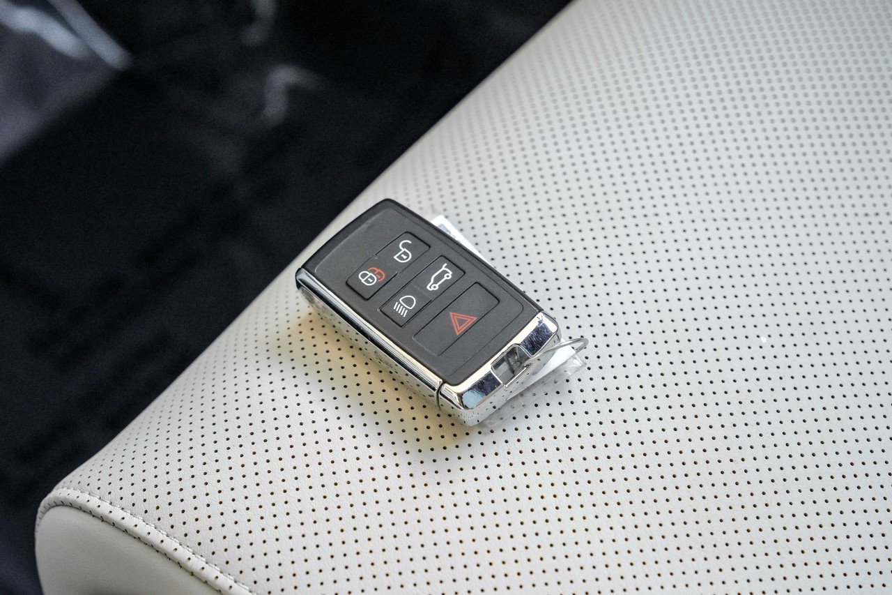 Jaguar F-PACE Vehicle Main Gallery Image 62