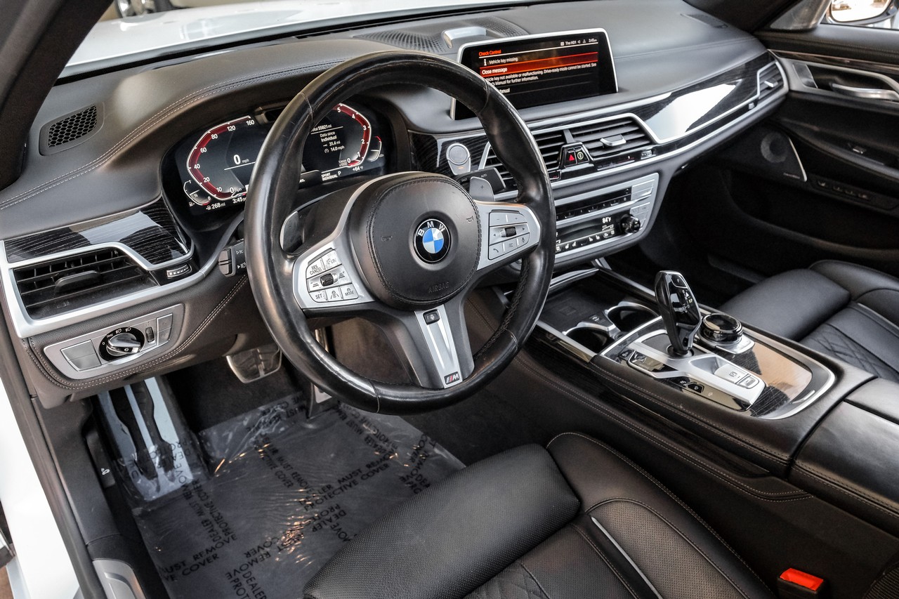 BMW 7 Series Vehicle Main Gallery Image 03