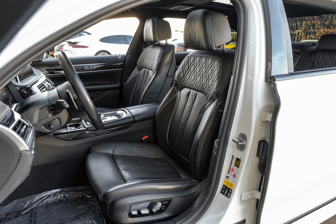 BMW 7 Series Vehicle Main Gallery Image 04