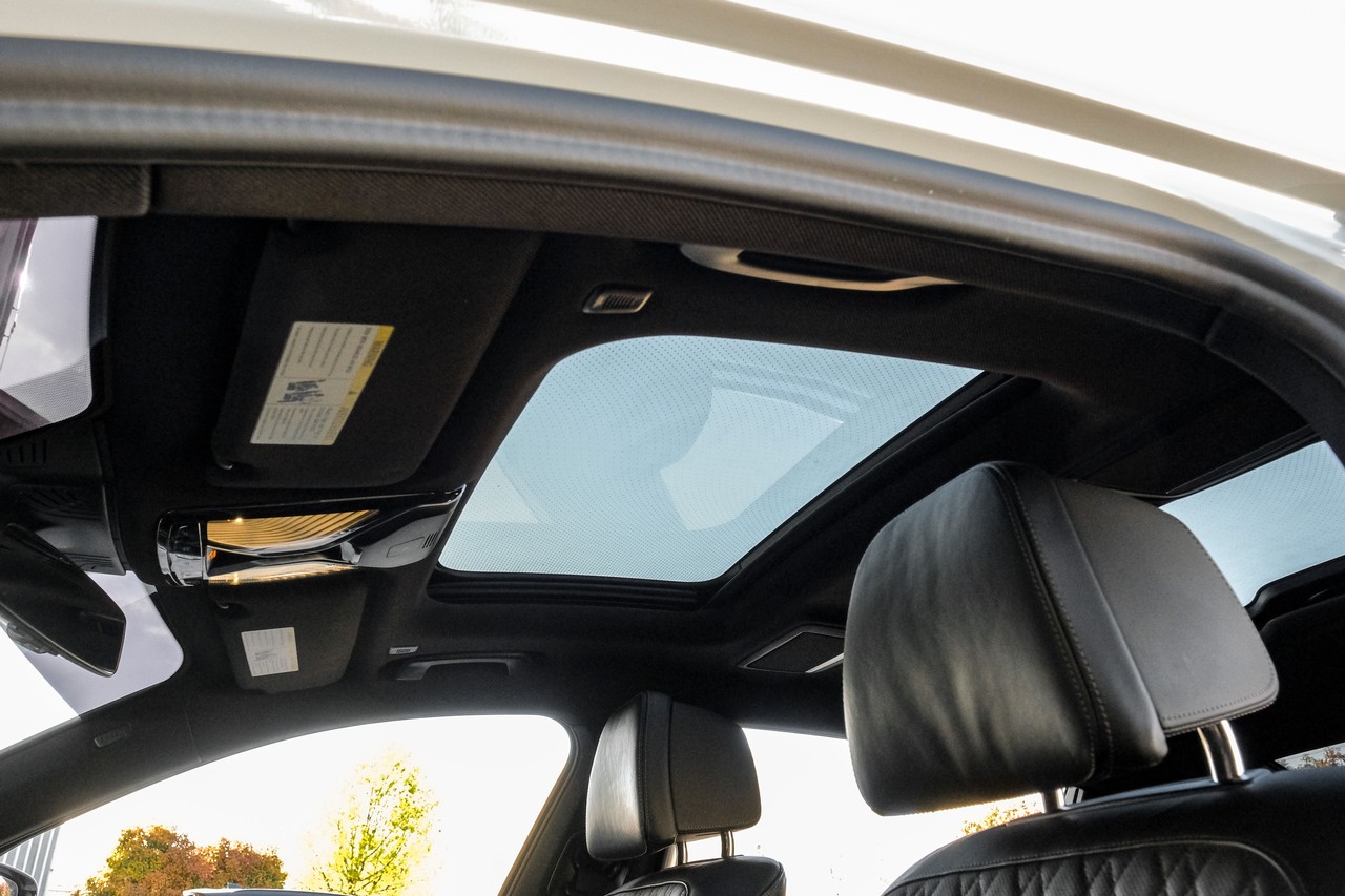 BMW 7 Series Vehicle Main Gallery Image 05