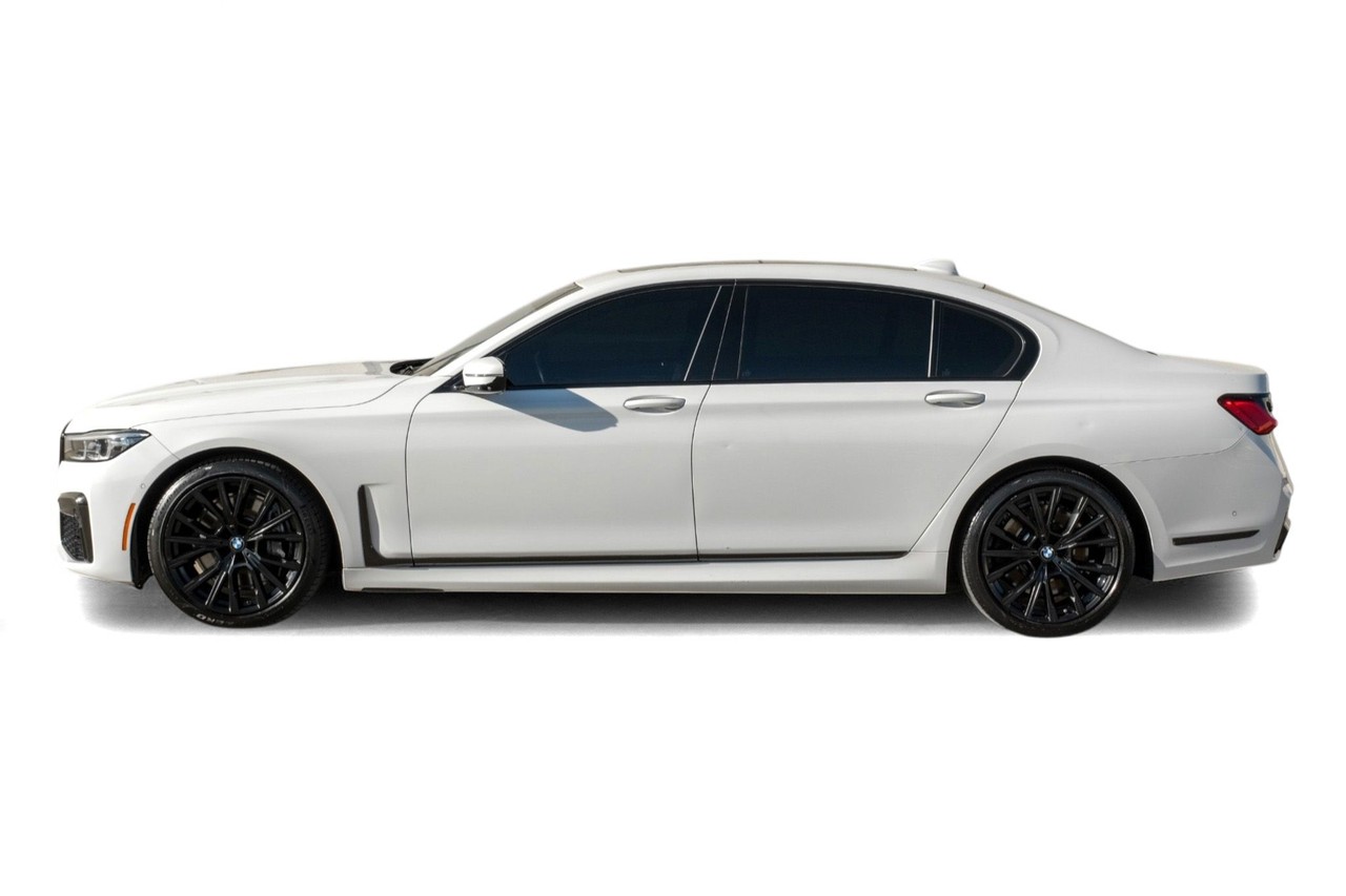 BMW 7 Series Vehicle Main Gallery Image 11