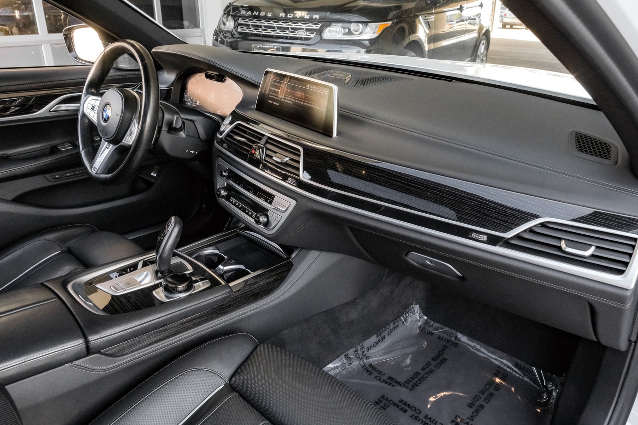 BMW 7 Series Vehicle Main Gallery Image 12