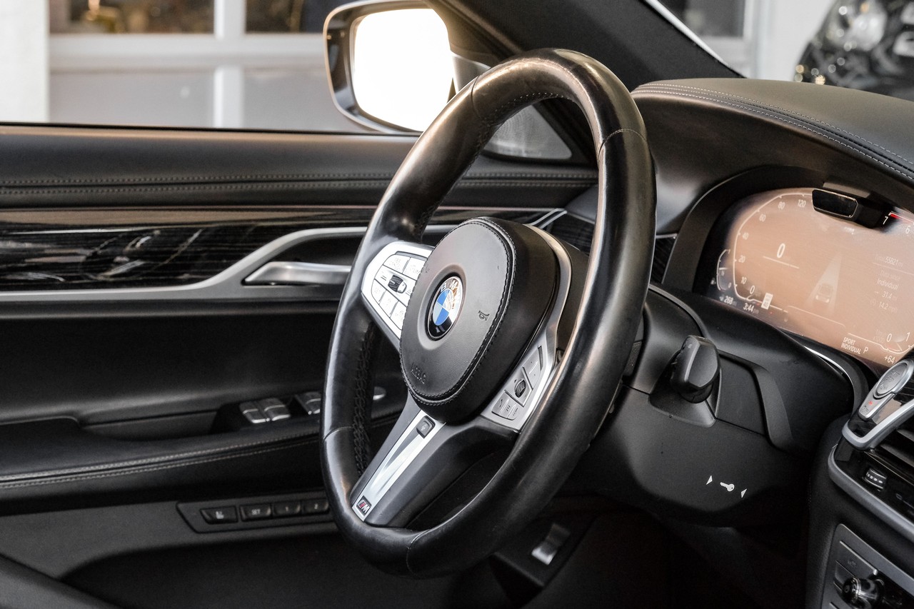BMW 7 Series Vehicle Main Gallery Image 13