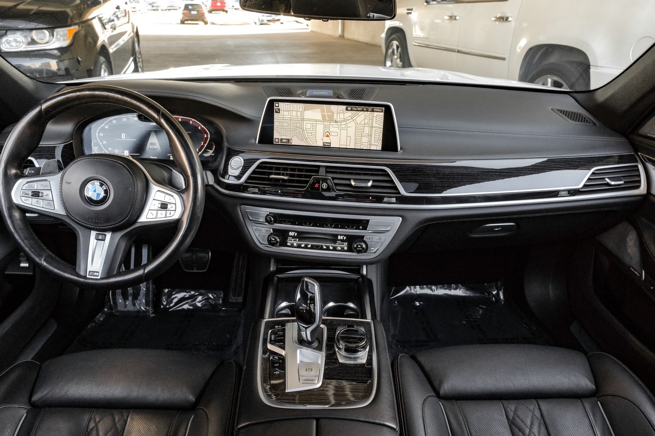 BMW 7 Series Vehicle Main Gallery Image 14