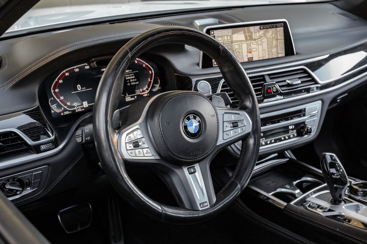 BMW 7 Series Vehicle Main Gallery Image 15