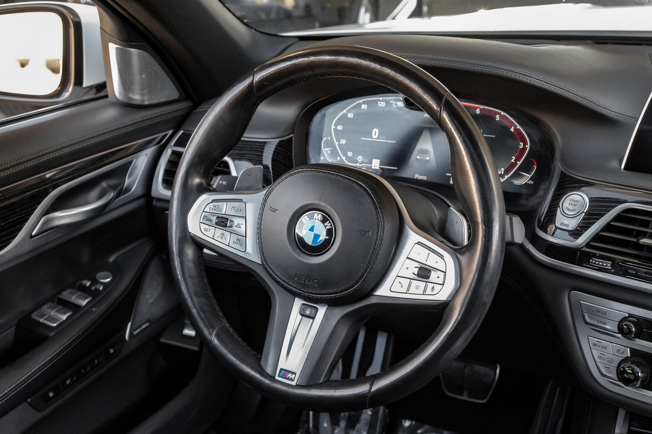 BMW 7 Series Vehicle Main Gallery Image 16