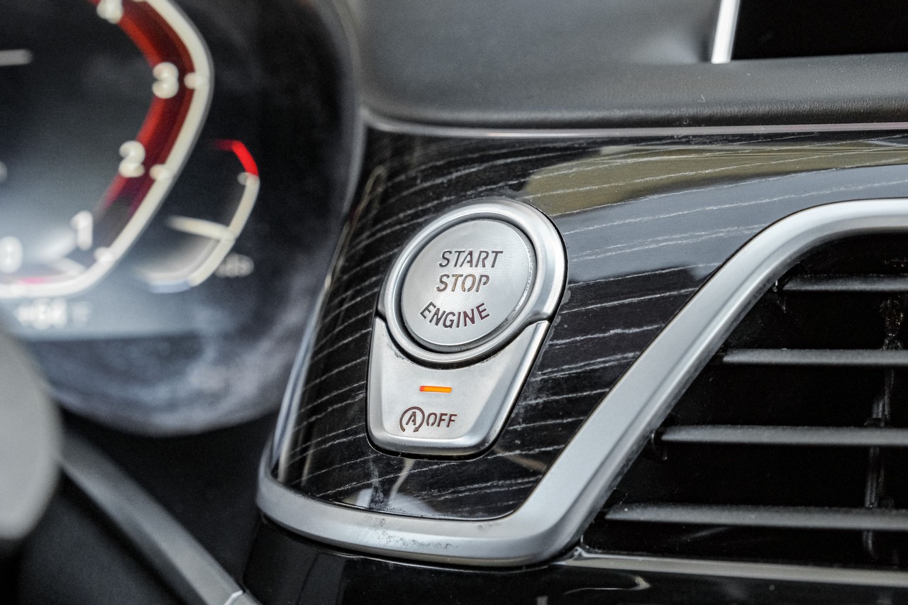 BMW 7 Series Vehicle Main Gallery Image 22