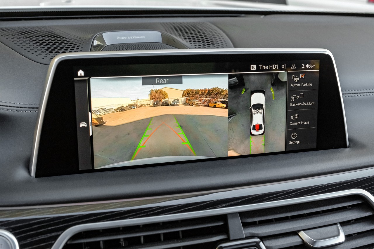 BMW 7 Series Vehicle Main Gallery Image 24