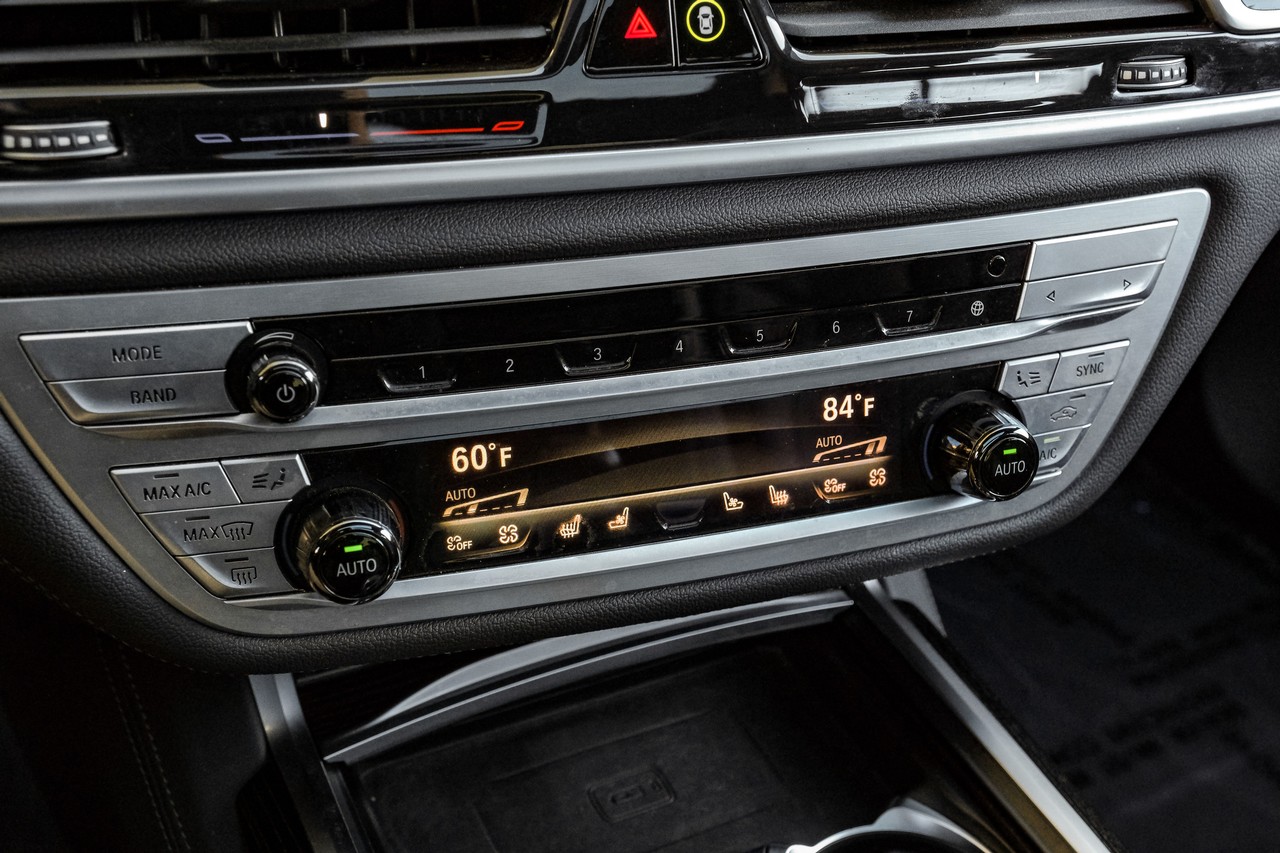 BMW 7 Series Vehicle Main Gallery Image 31